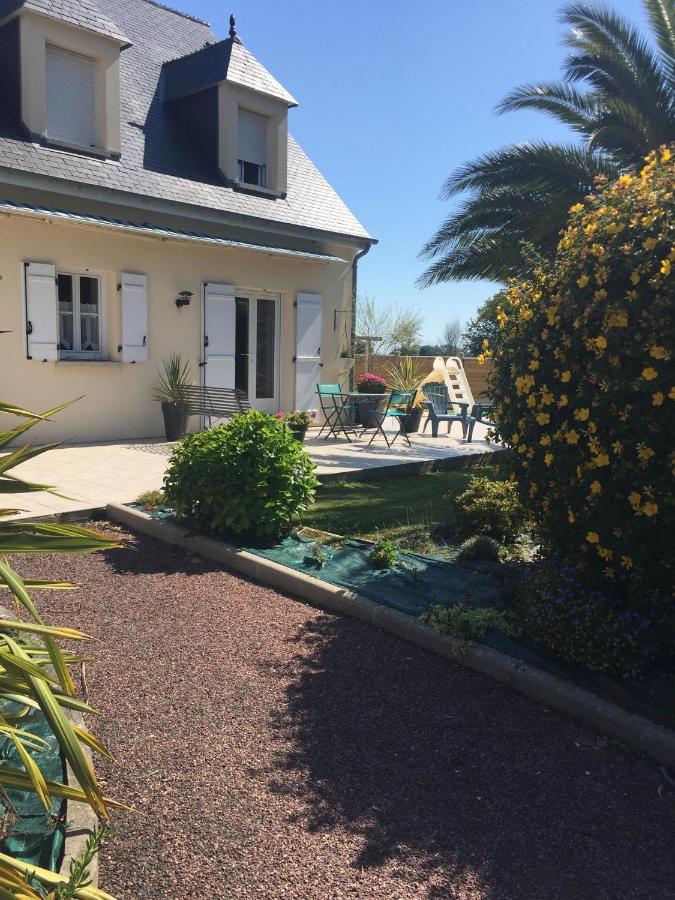 Bed and Breakfast Côté jardin des Charmilles Quettehou Exterior foto