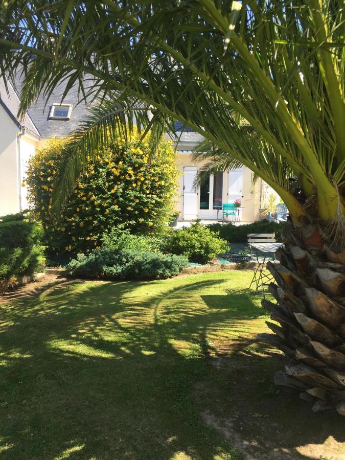 Bed and Breakfast Côté jardin des Charmilles Quettehou Exterior foto